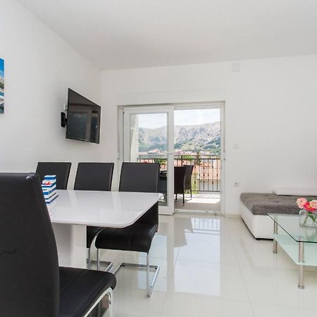 Apartments Bernardeta 1 Baska  Bagian luar foto