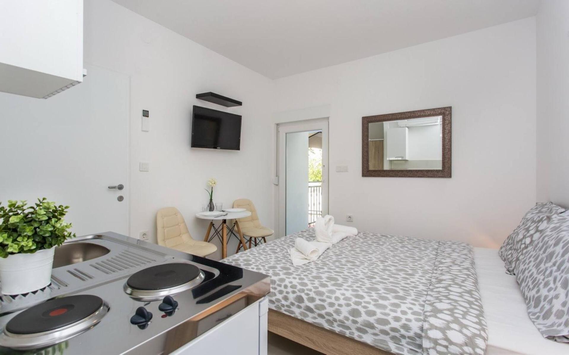 Apartments Bernardeta 1 Baska  Bagian luar foto