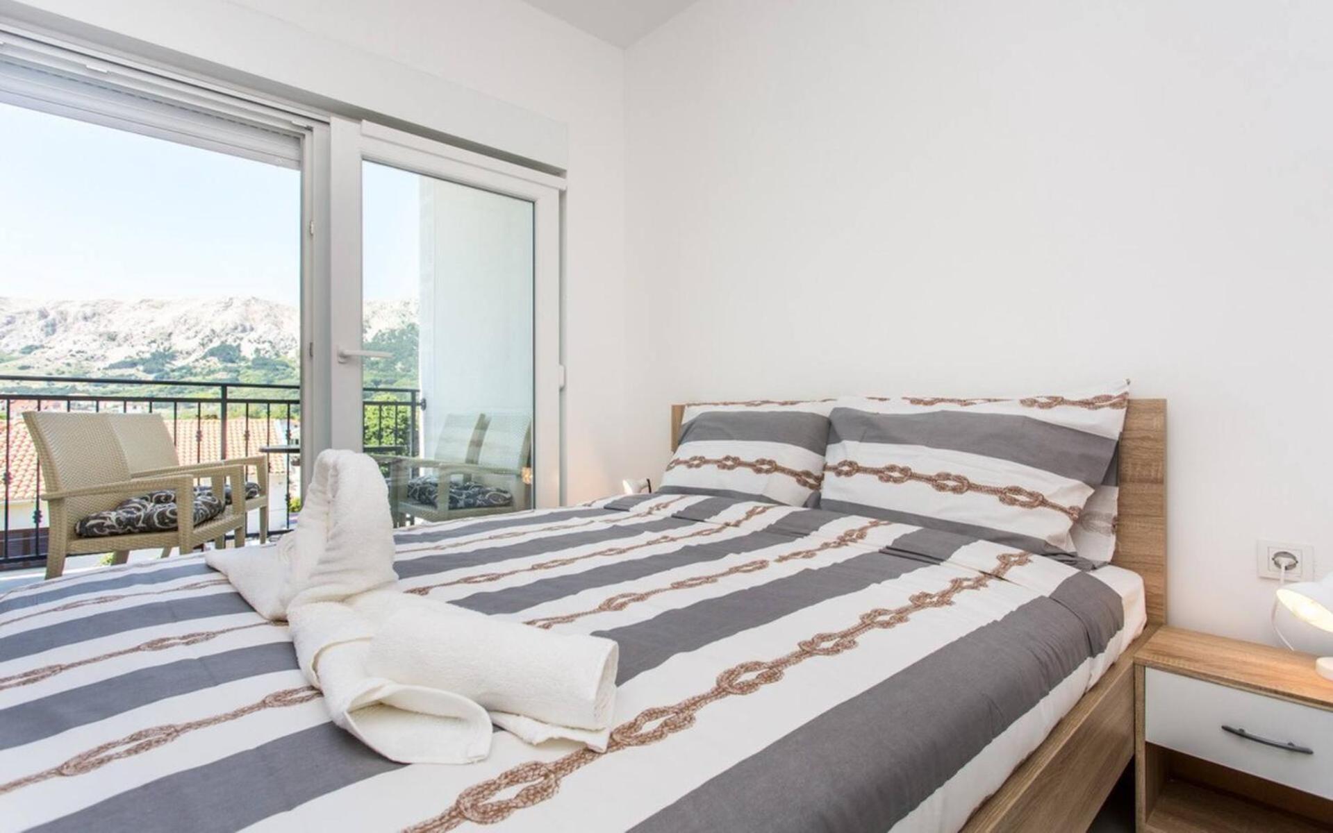 Apartments Bernardeta 1 Baska  Bagian luar foto