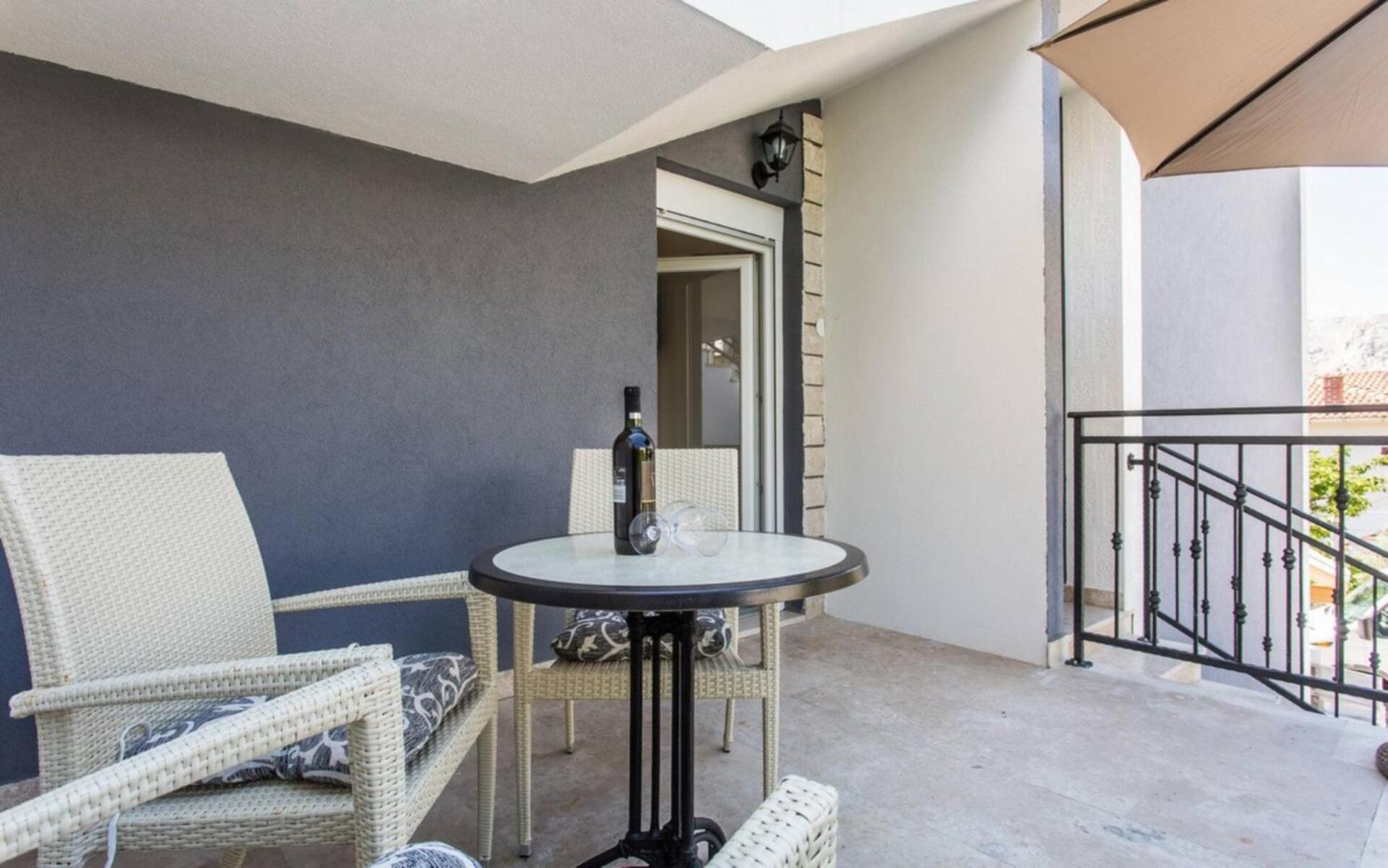 Apartments Bernardeta 1 Baska  Bagian luar foto