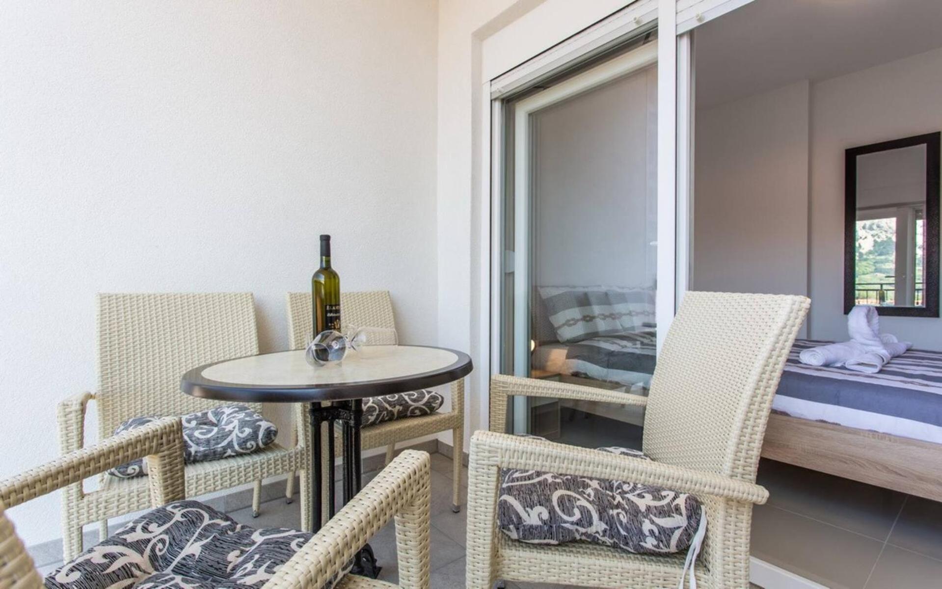 Apartments Bernardeta 1 Baska  Bagian luar foto