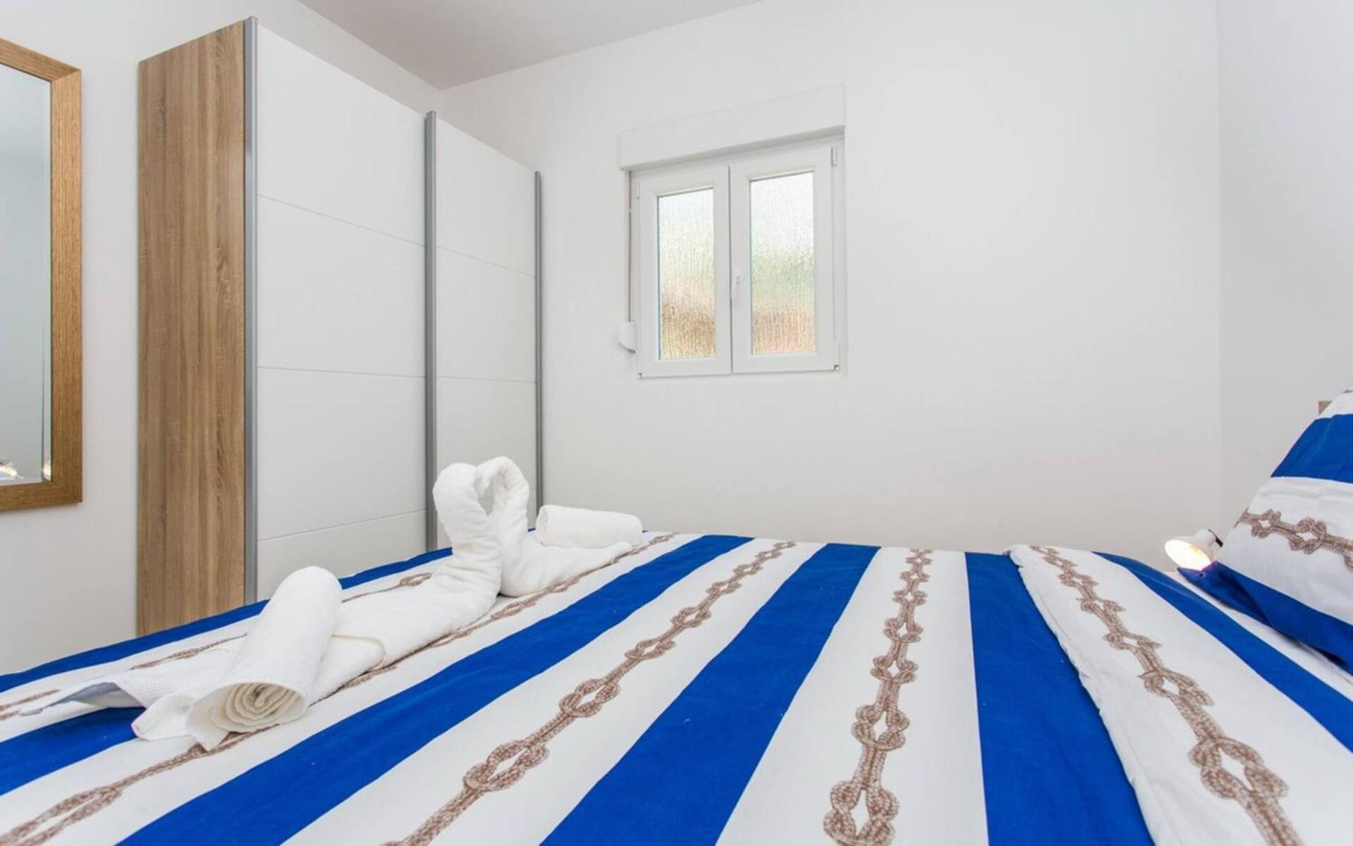 Apartments Bernardeta 1 Baska  Bagian luar foto